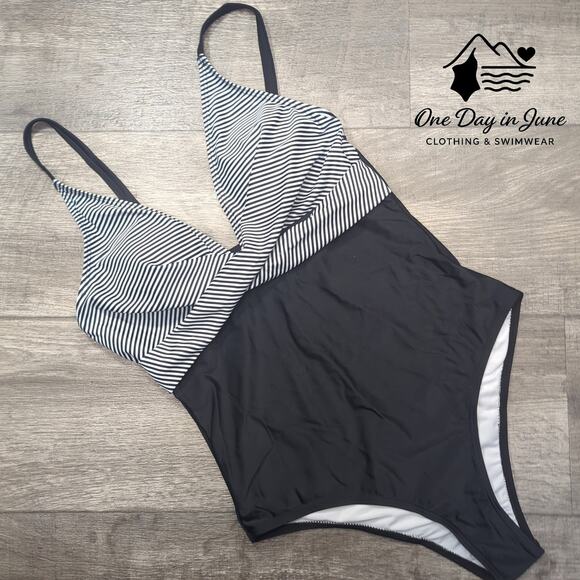 B2prity Cross Front V Neck One Piece Swimsuit Size S - Picture 3 of 7